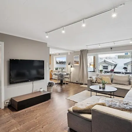 The Reindeer Lounge, Nordic Comfort In The Arctic * トロムソ