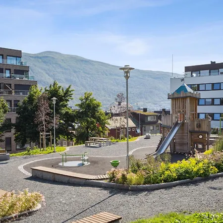 The Reindeer Lounge, Nordic Comfort In The Arctic * טרומסה