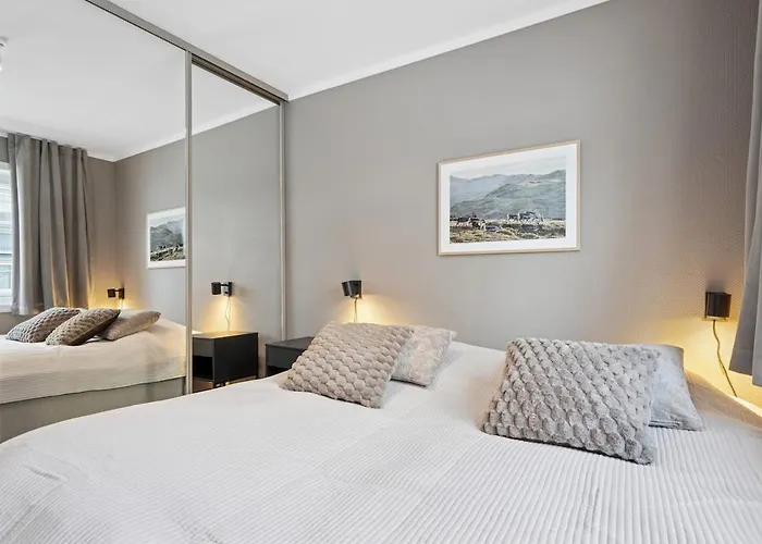 The Reindeer Lounge, Nordic Comfort In The Arctic * 트롬쇠