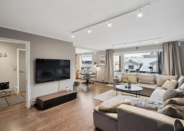 The Reindeer Lounge, Nordic Comfort In The Arctic * טרומסה