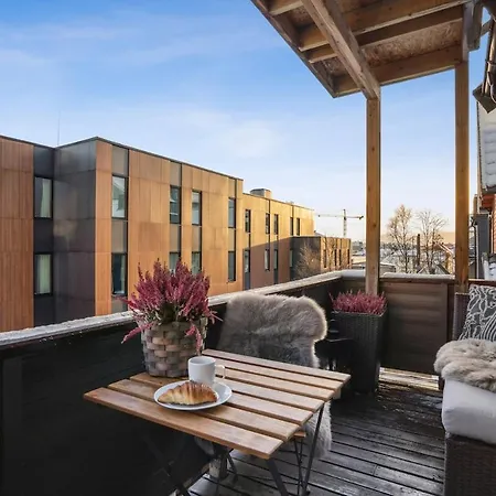 The Reindeer Lounge, Nordic Comfort In The Arctic Apartment Tromsø